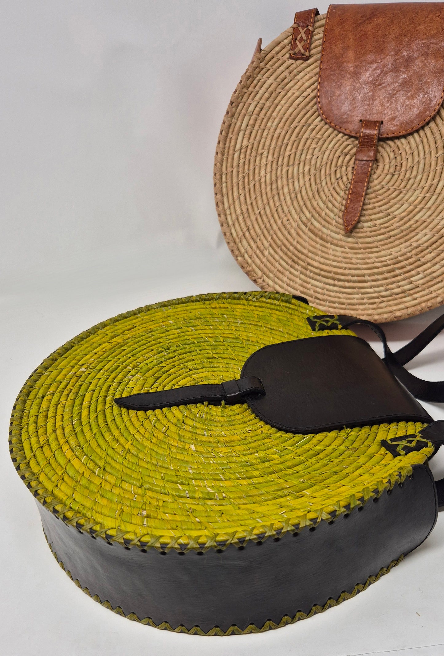 Handgefertigte Runde Raffia & Leder Tasche mittelgroß