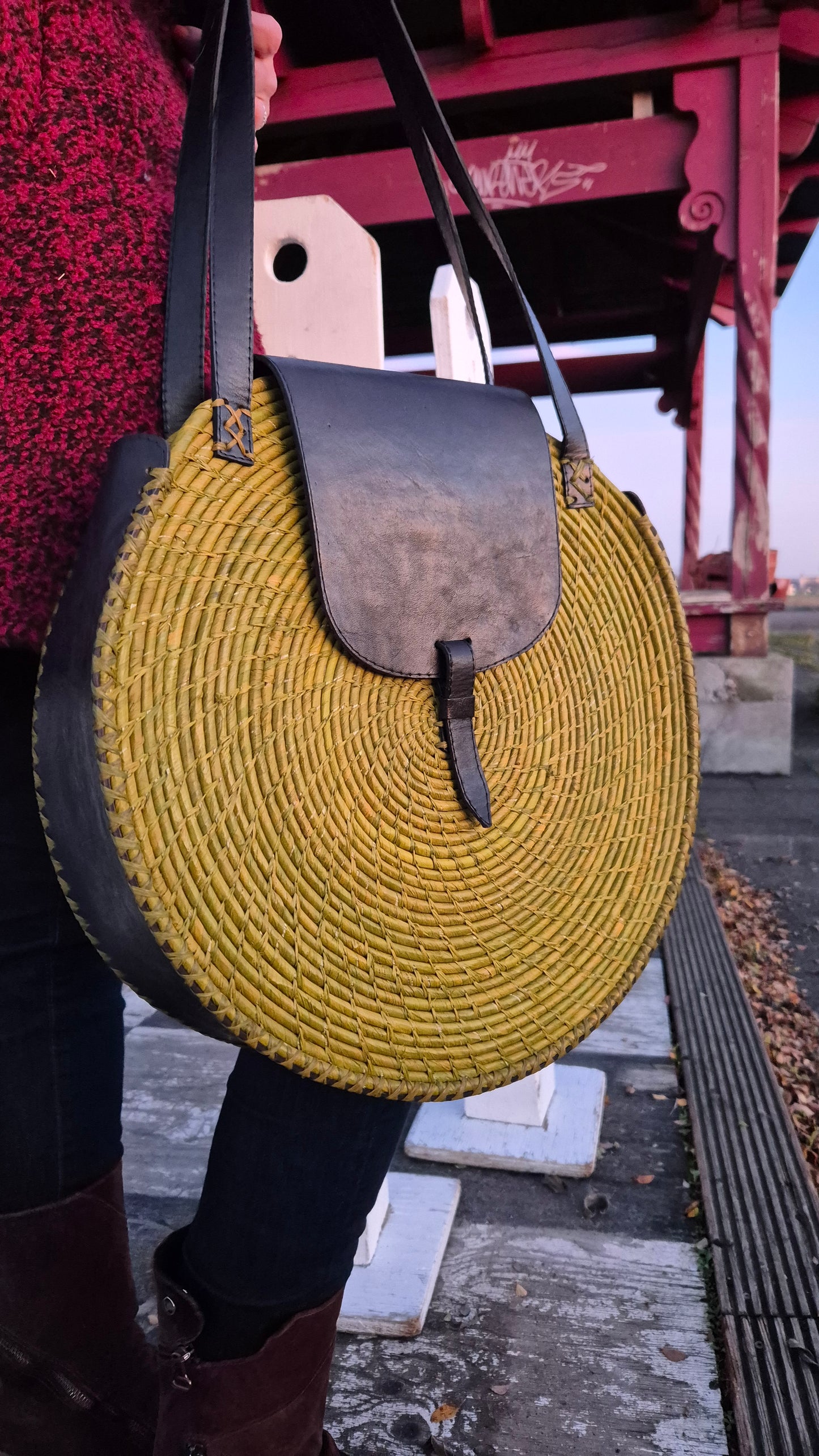 Große runde Raffia & Leder Tasche grün/braun – Boho Tasche