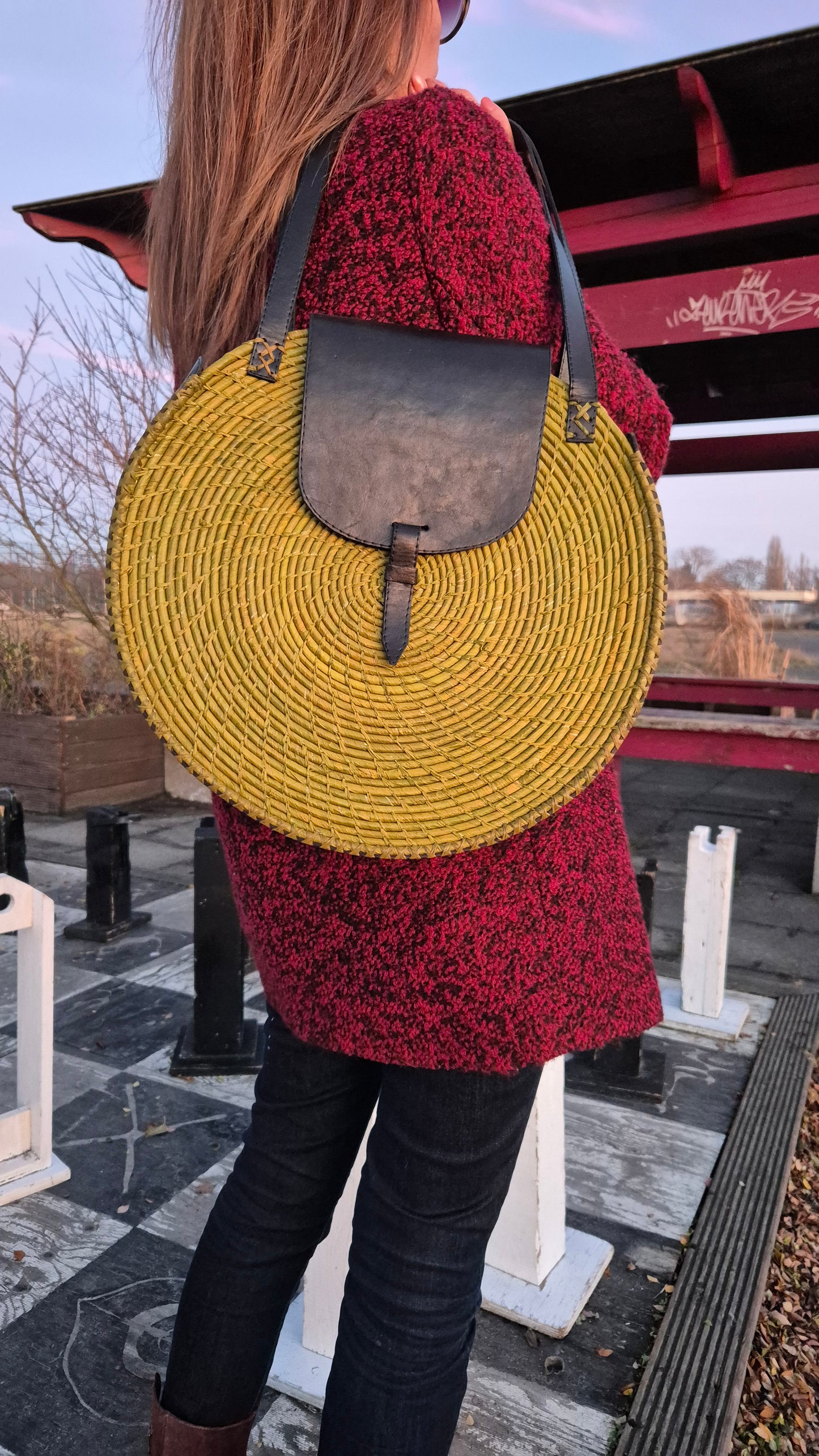 Große runde Raffia & Leder Tasche grün/braun – Boho Tasche