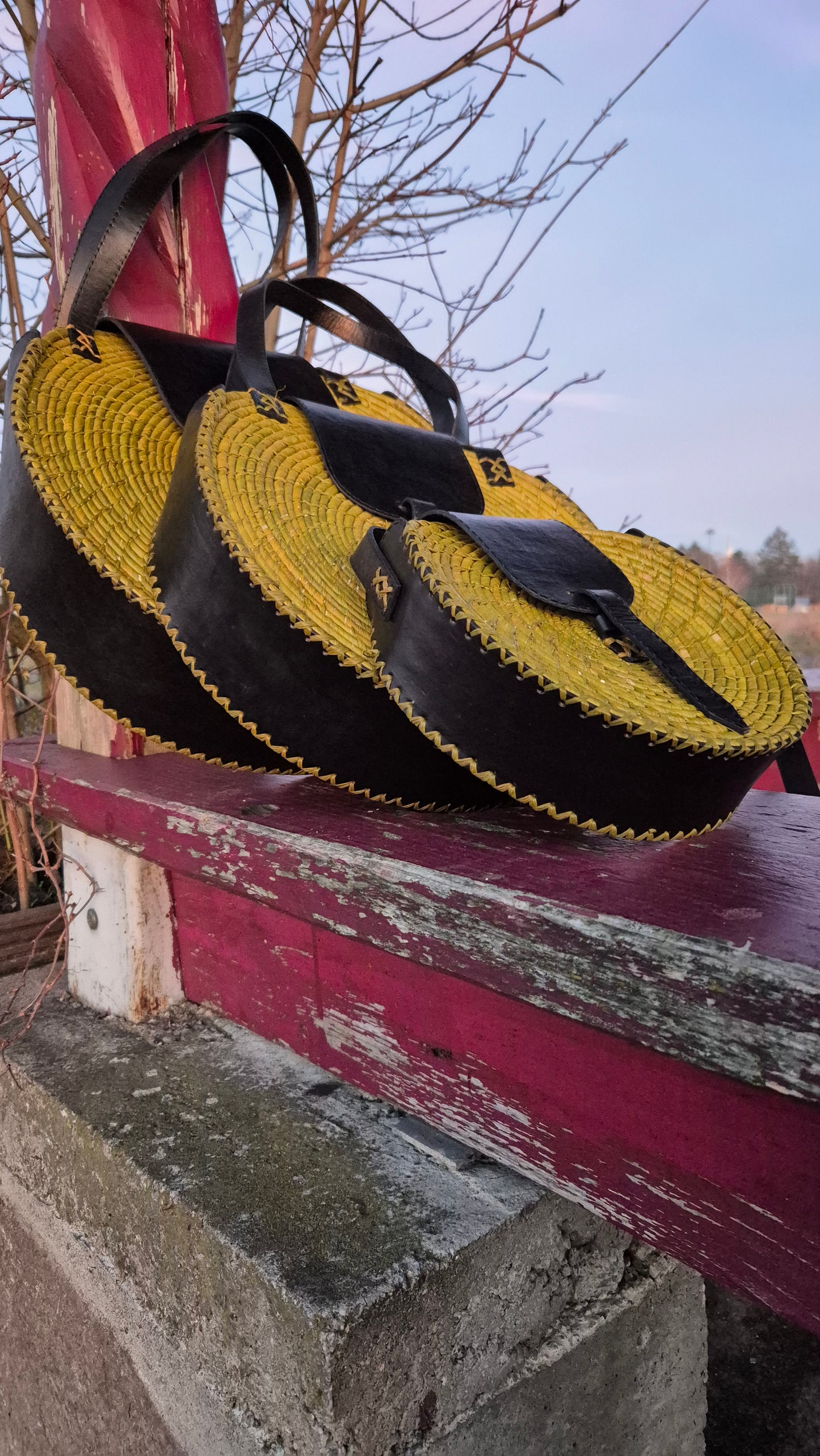Große runde Raffia & Leder Tasche grün/braun – Boho Tasche