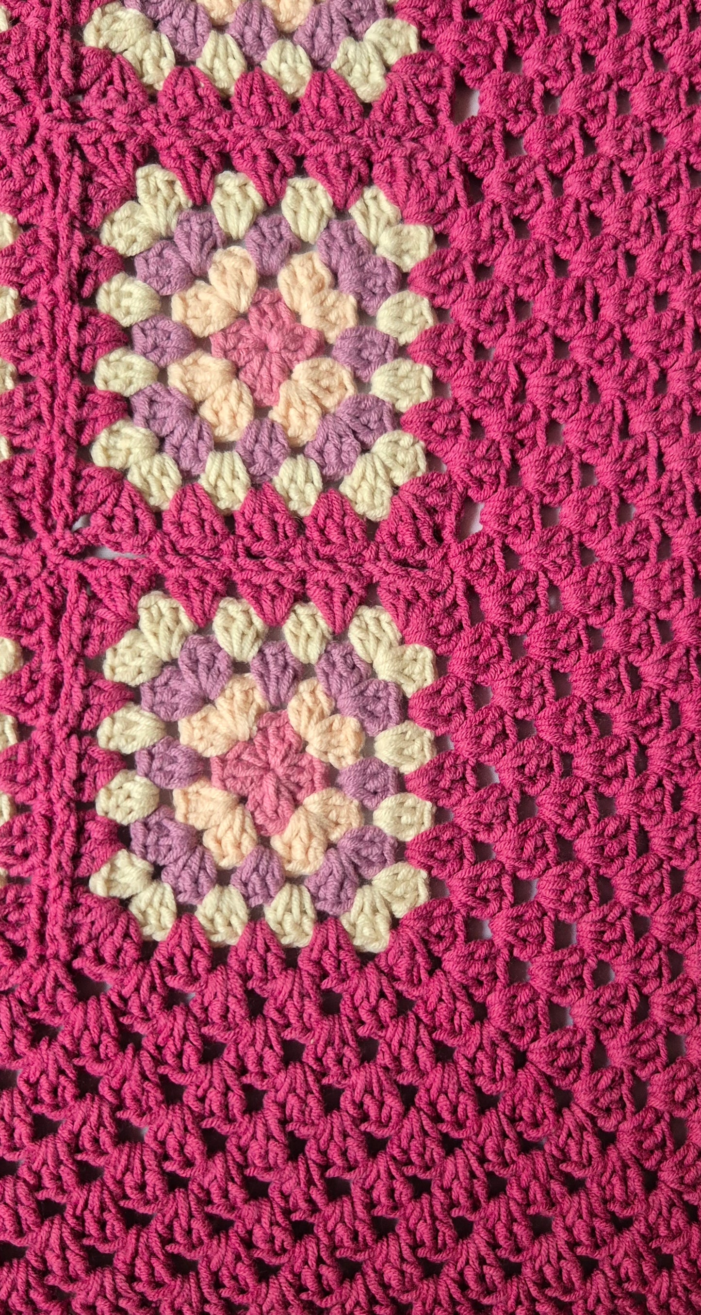 Granny-Square Babydecke – Handgefertigt mit Liebe