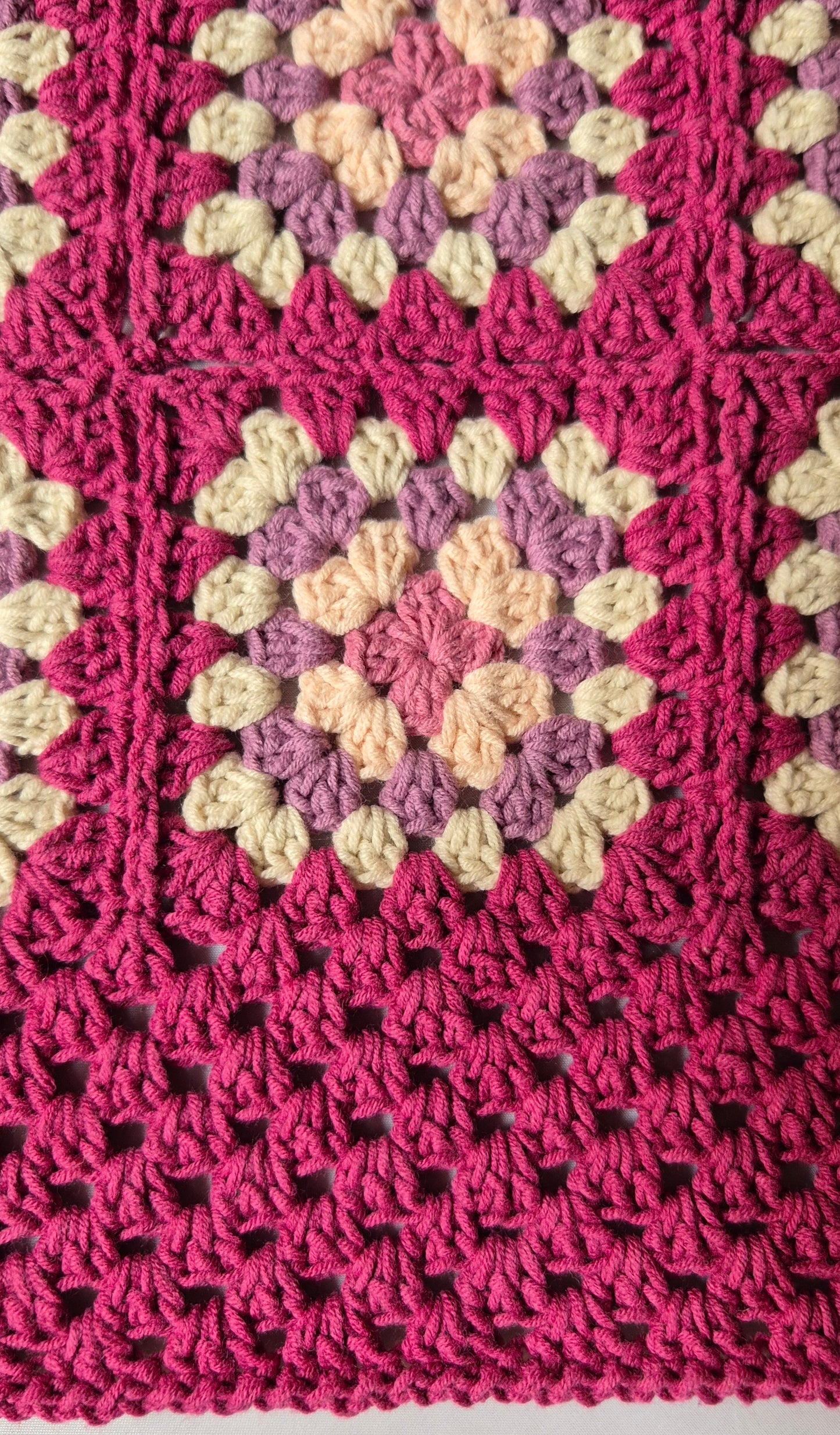 Granny-Square Babydecke – Handgefertigt mit Liebe