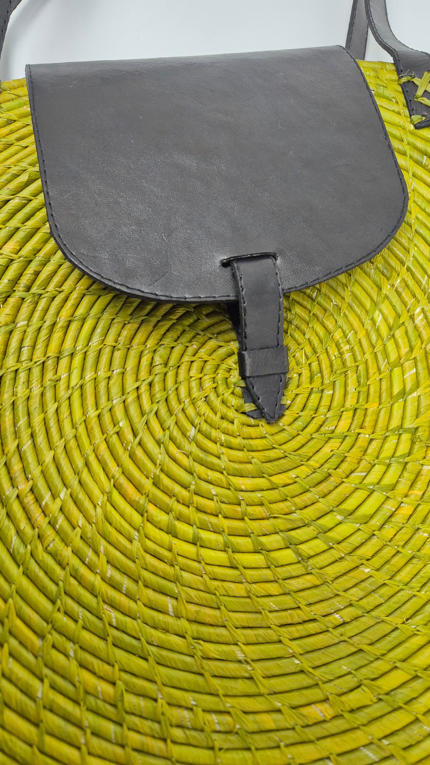 Große runde Raffia & Leder Tasche grün/braun – Boho Tasche