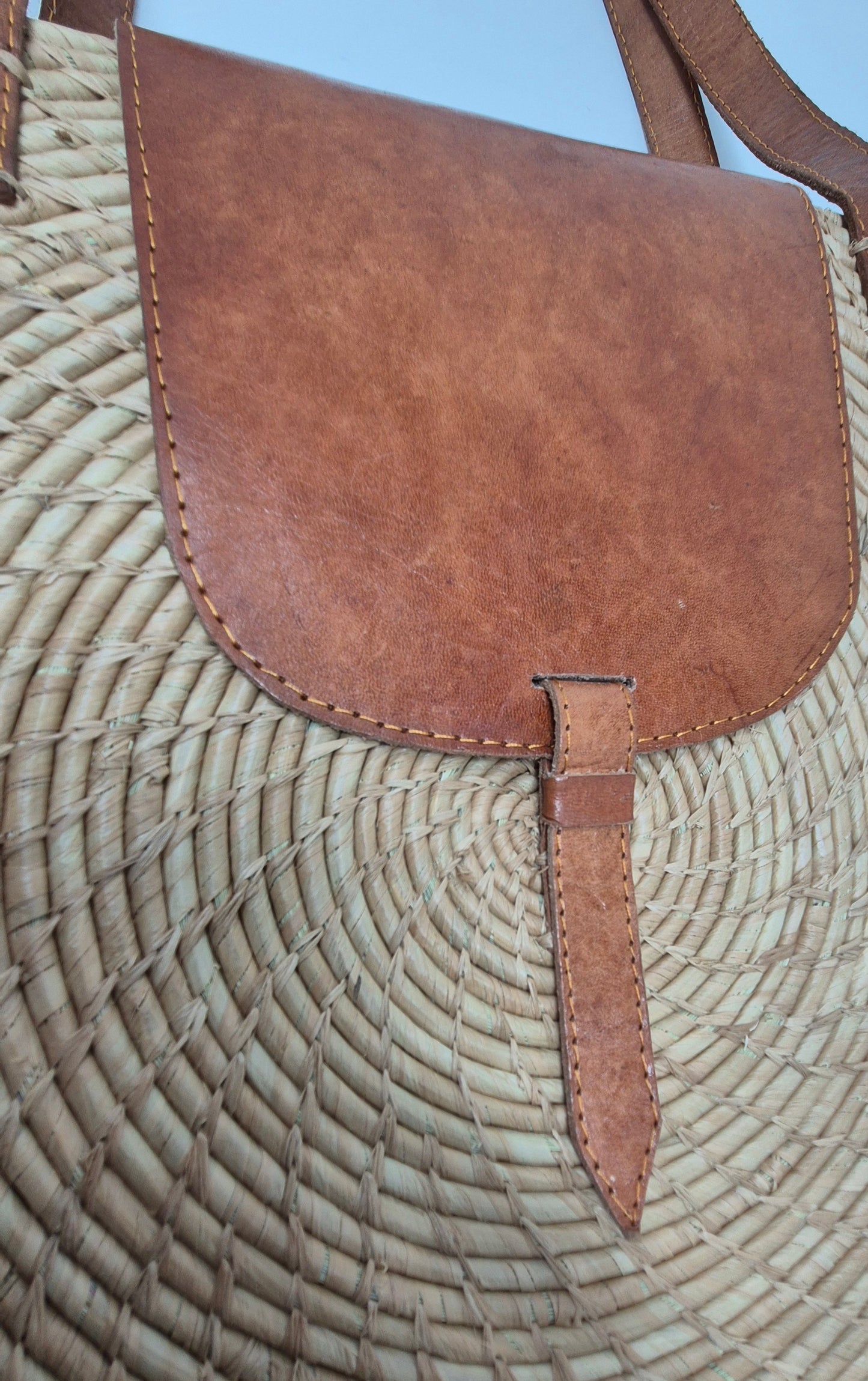 Große runde Raffia & Leder Tasche grün/braun – Boho Tasche