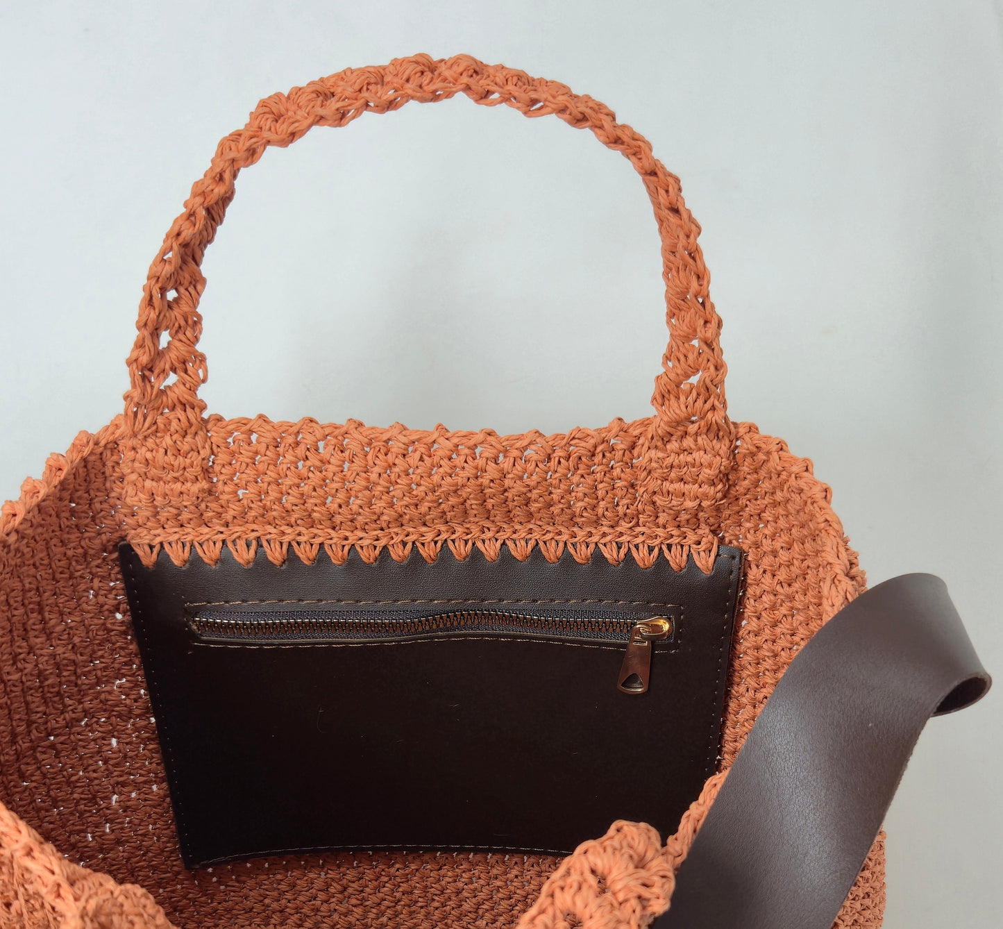 Papiergarn-Tasche,Häkeltasche mit Innentasche und Kunstlederträger – lachsbraun | handmade by dudest