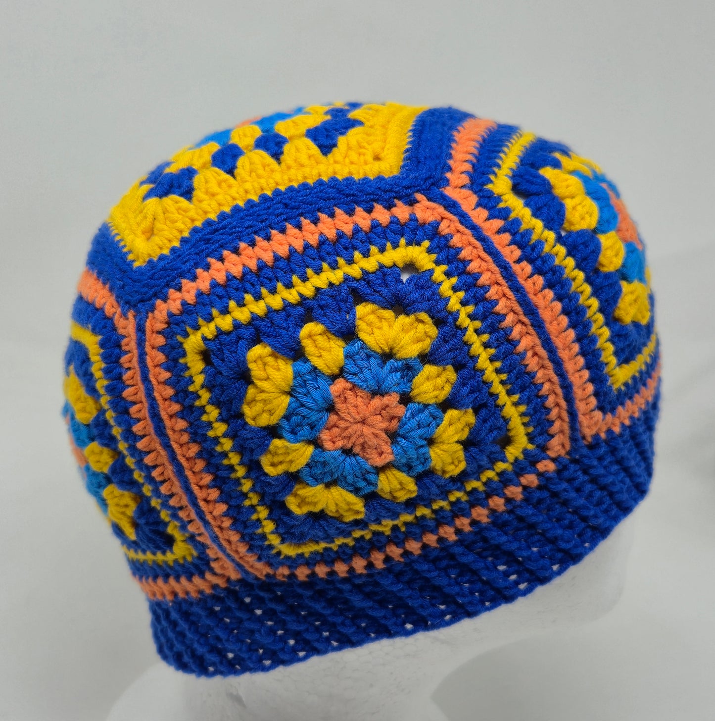 SUNNY GRANNY – Handgehäkelte Mütze aus Baumwollmix (Einzelstück)