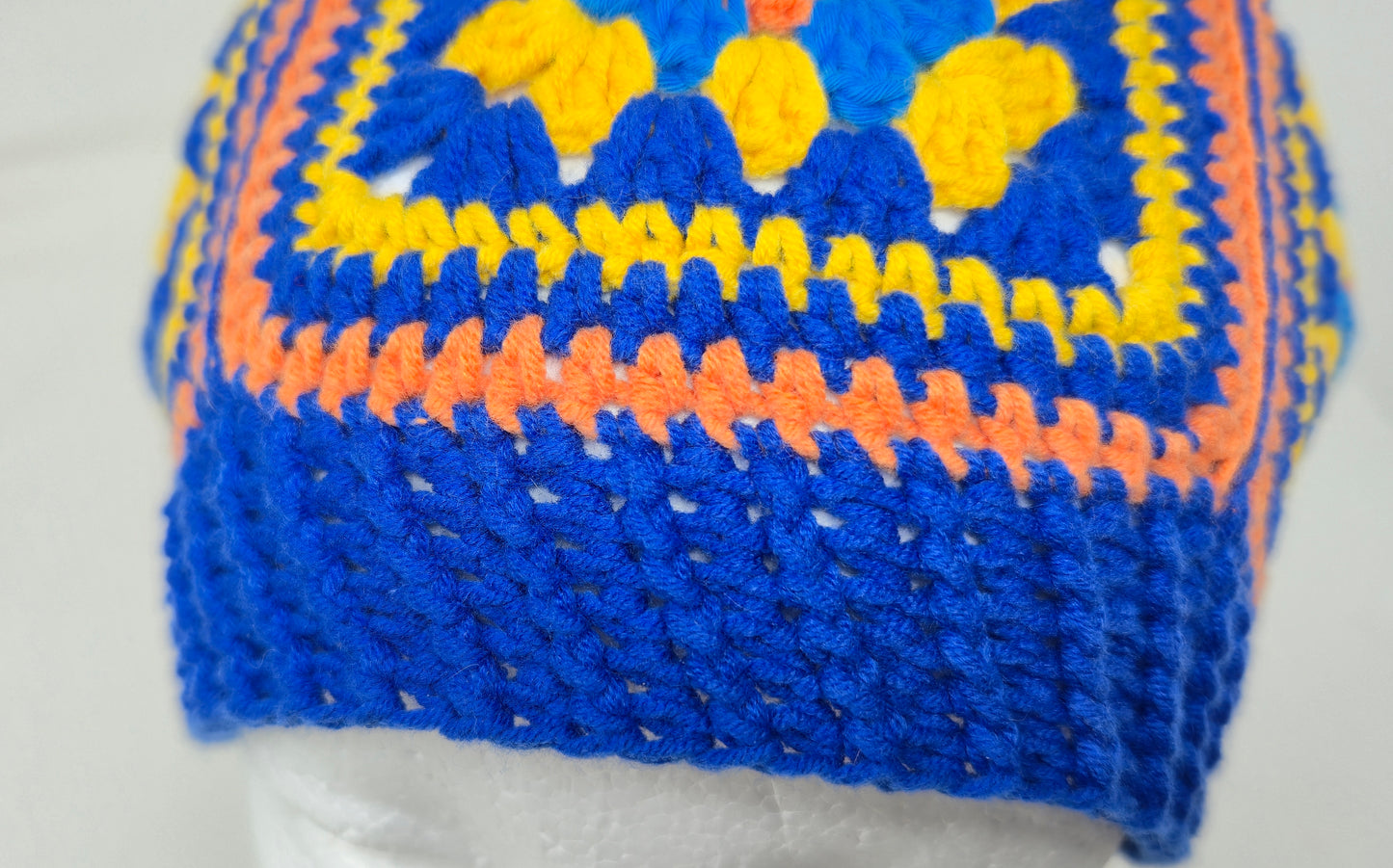 SUNNY GRANNY – Handgehäkelte Mütze aus Baumwollmix (Einzelstück)