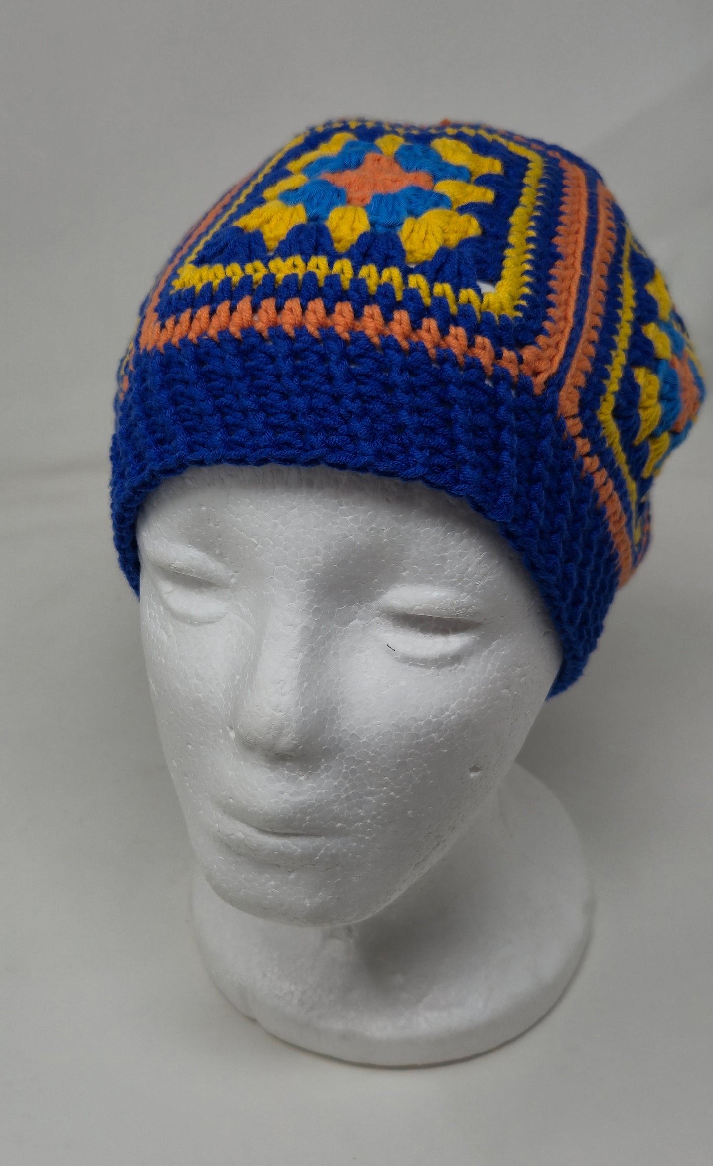 SUNNY GRANNY – Handgehäkelte Mütze aus Baumwollmix (Einzelstück)