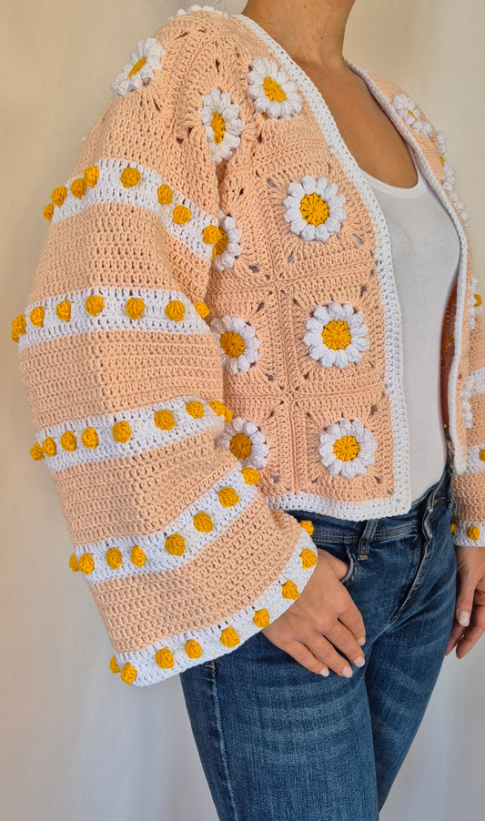 Granny-Square Cardigan mit Daisy-Blumen | handgehäkelt | Boho Style