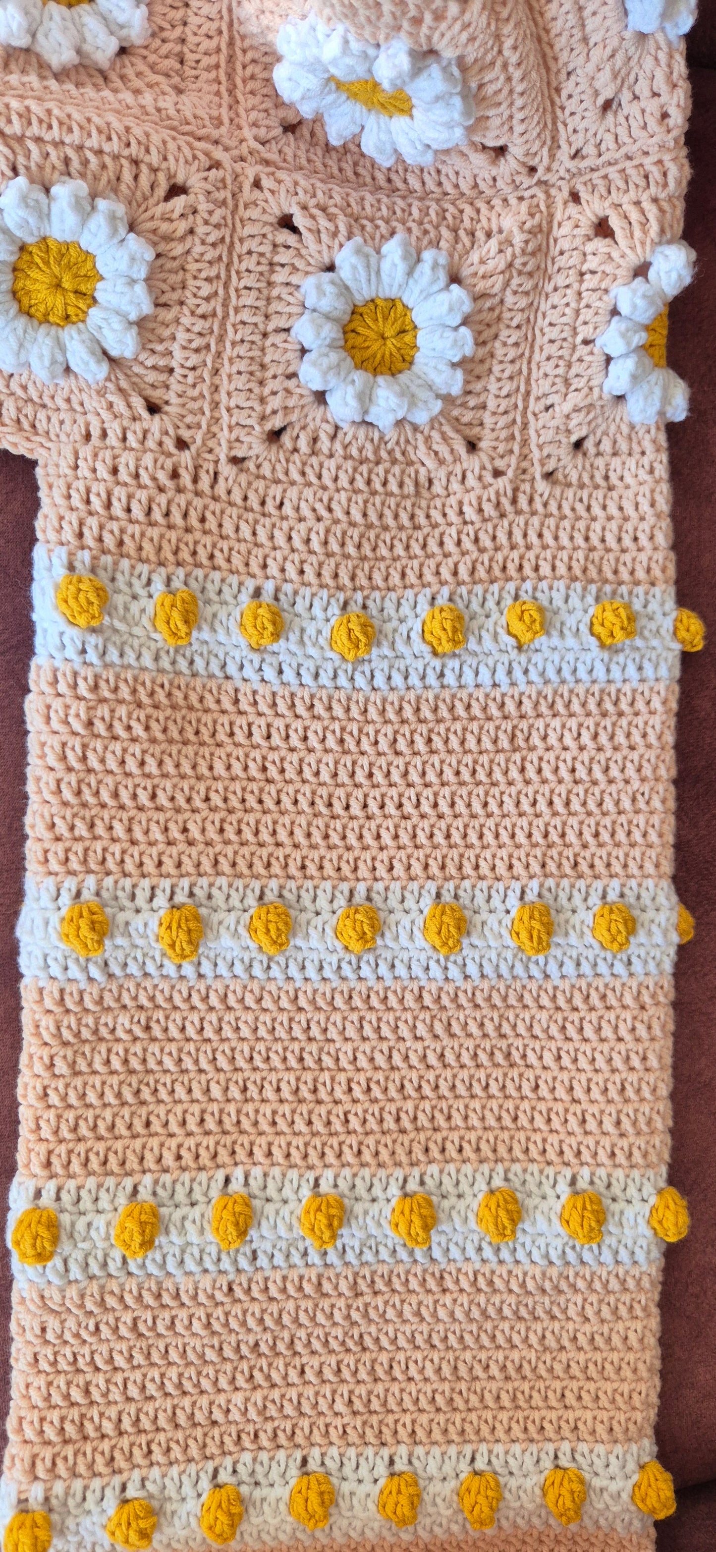 Granny-Square Cardigan mit Daisy-Blumen | handgehäkelt | Boho Style