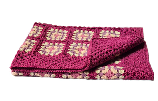 Granny-Square Babydecke – Handgefertigt mit Liebe